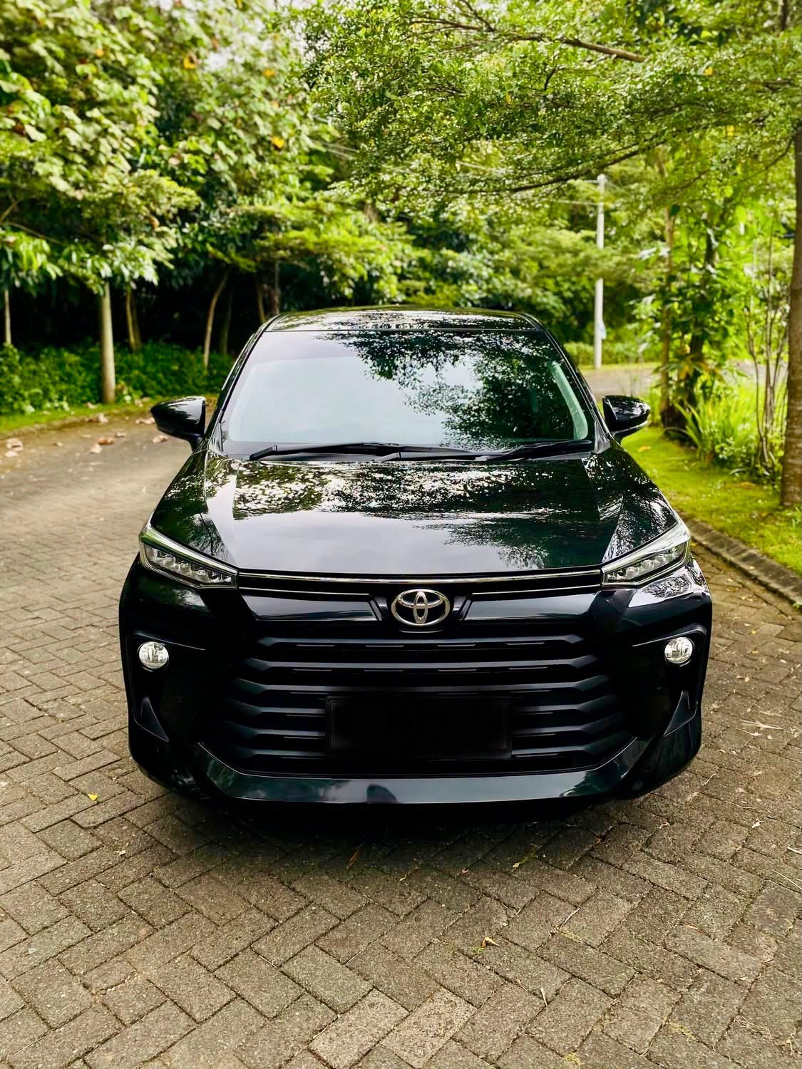 Rizal's private car — a black Toyota Avanza